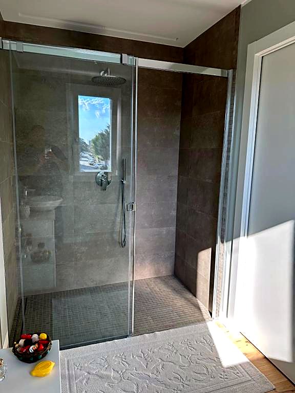 Doccia walk-in in vetro del bagno privato